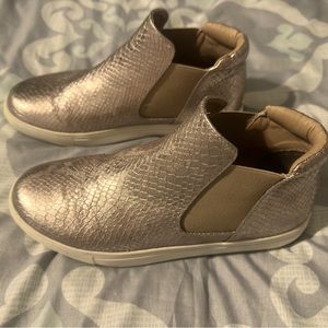 Coconuts by Matisse size 7.5 Rose Gold. Excellent condition